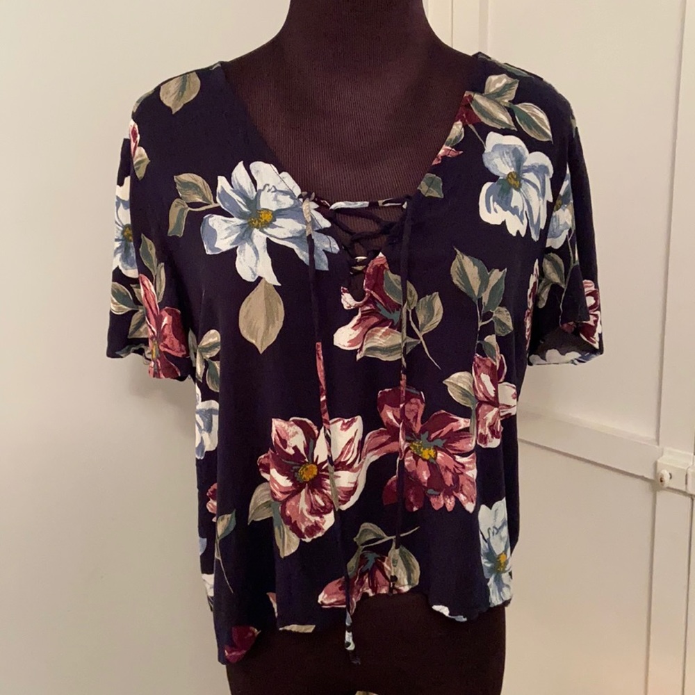 Kendall and Kylie Navy Blue Floral High-Low Short-Sleeve Blouse with Cross Tie